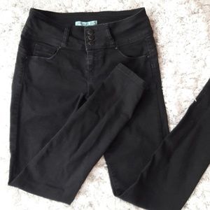 Fashion Nova Butt sculpting Black Jeans